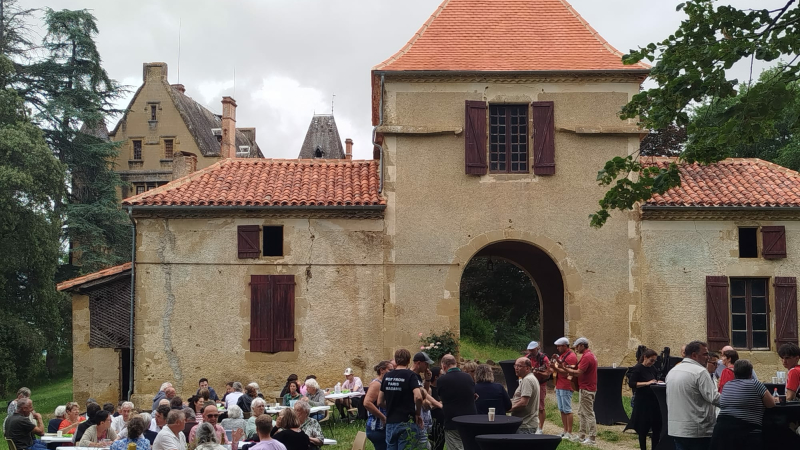 Un repas champêtre réussi au village