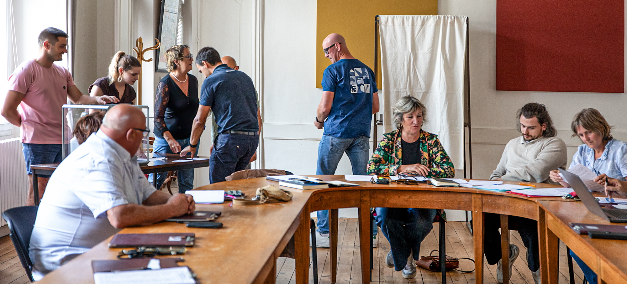 Le vote est en cours après passage par l'isoloir