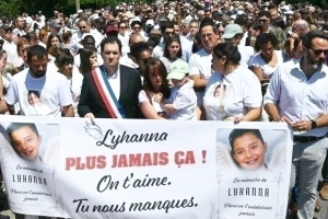 Lyhanna, une marche blanche avec environ 6 000 participants