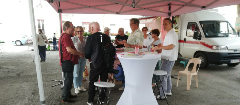 la Région Occitanie à la rencontre des habitants sur le marché