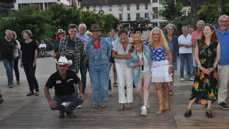 Le Western Country Club vicois fait danser Barbotan-les-Thermes avant son festival