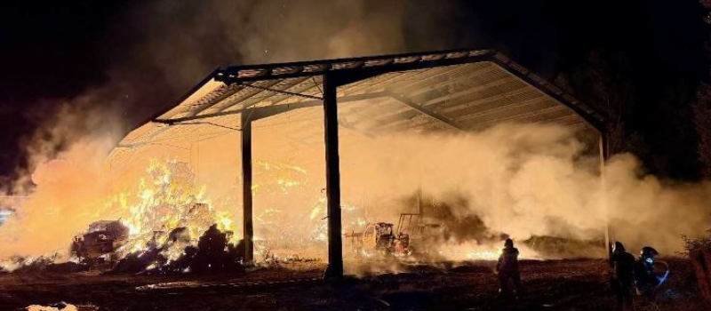 Un incendie détruit un hangar de 1 600 m2 et ses panneaux photovoltaïques,