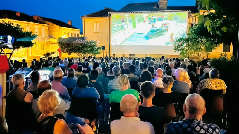 Après le succès du cinéma en plein air, place au marché gourmand