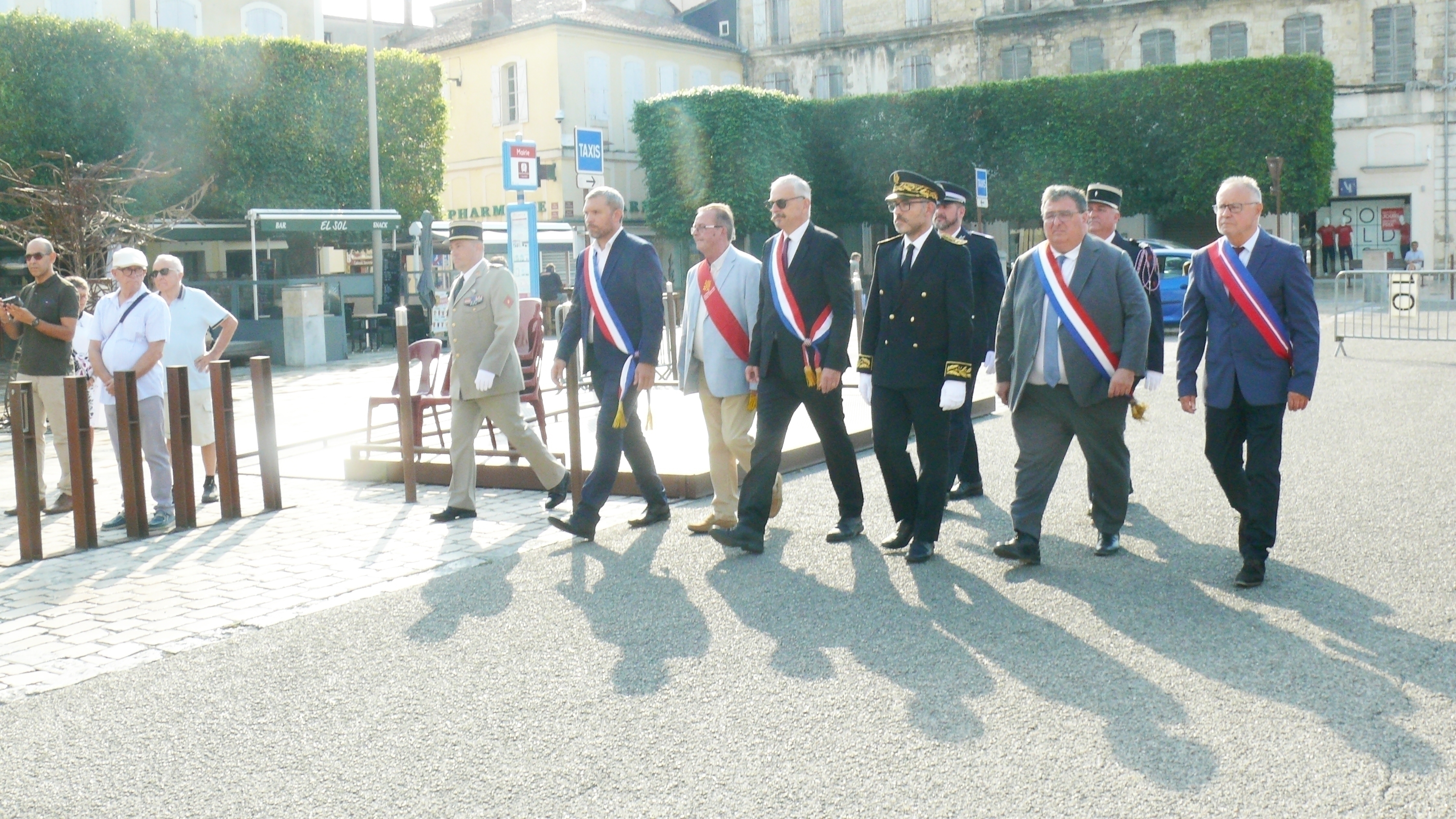 Arrivée des autorités.